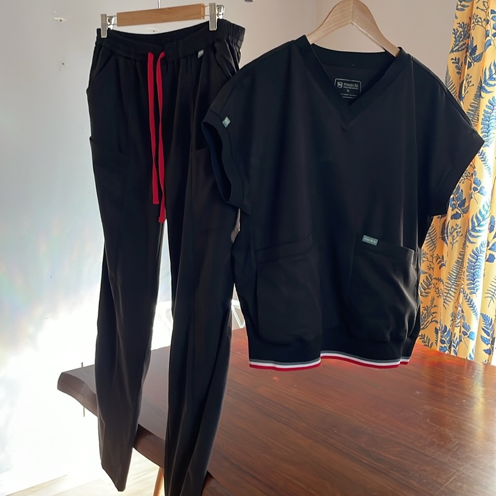 Mediclo large black pair scrubs